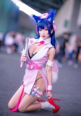免费淫片aaa_十万网红美女美酱